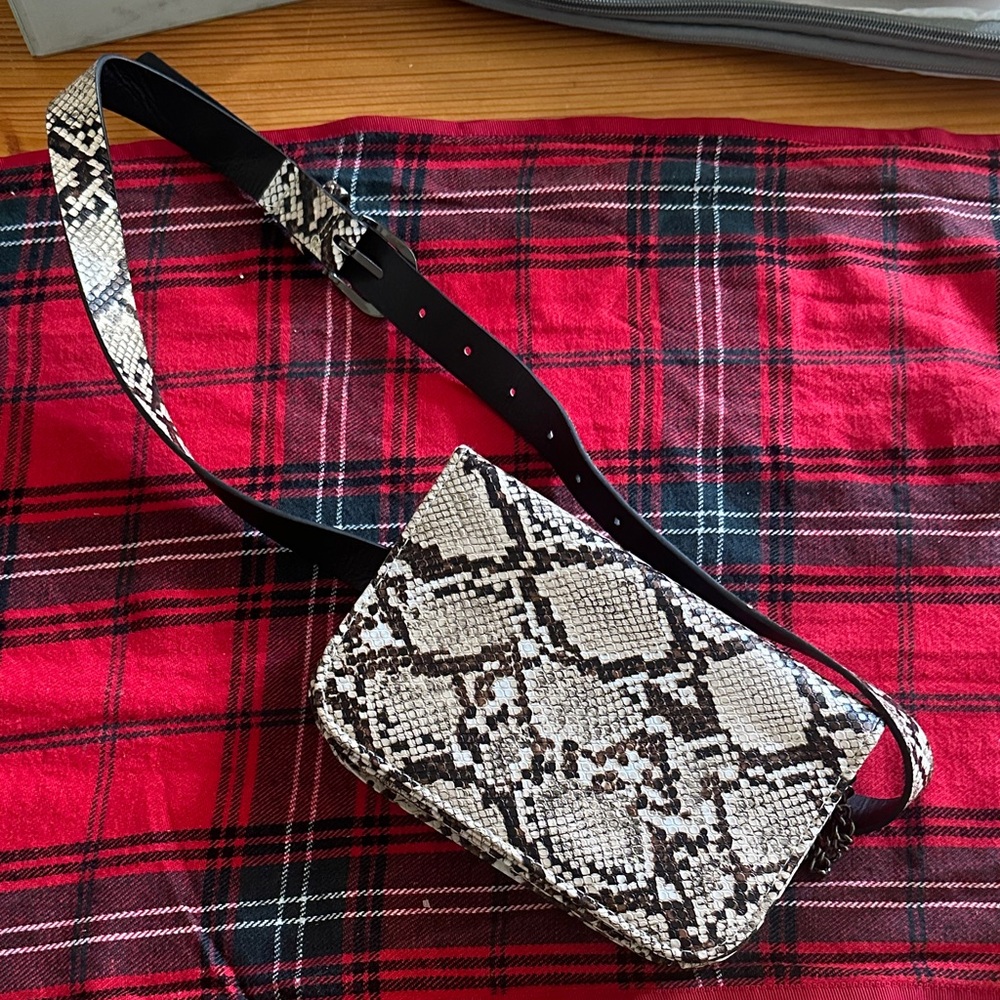 Snakeskin Pattern Crossbody Bag